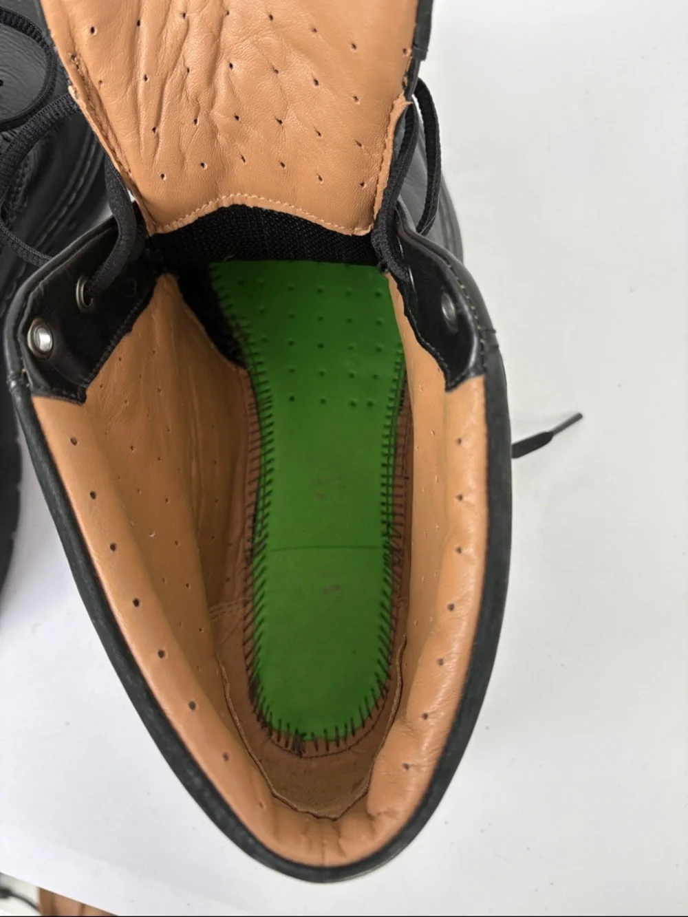 🦕 Clarks Black Leather Lace-Up Chukka Boots